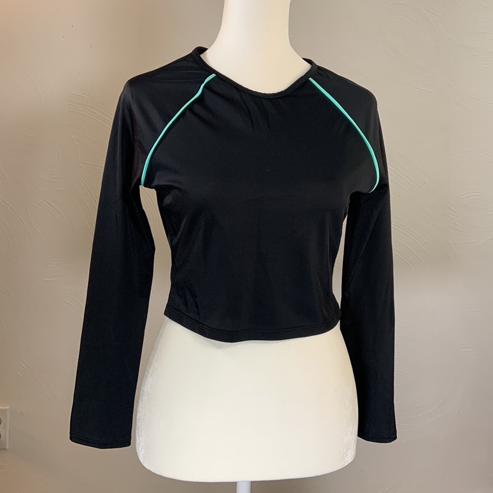 Victoria Secret Athletic LS Crop Top